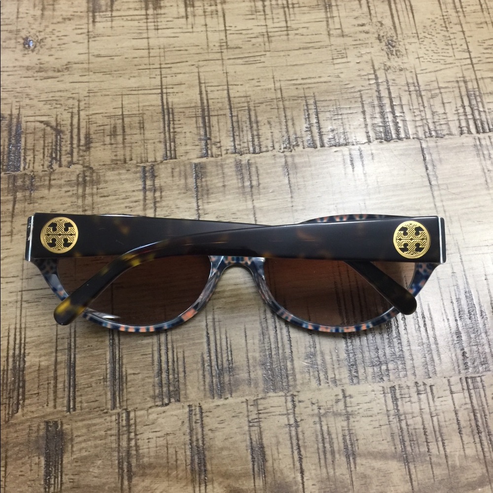 Authentic Tory Burch Sunglasses -Includes Baggie! - image 4